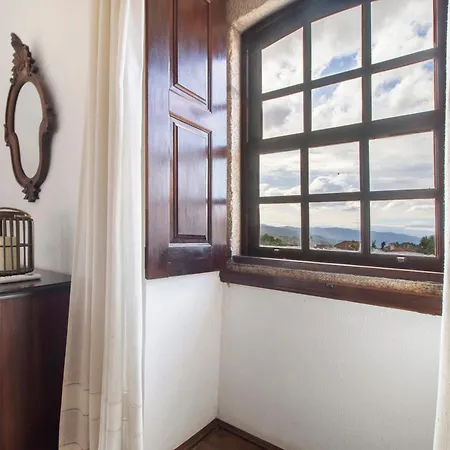 Casa Do Adro Do بيت للعطل