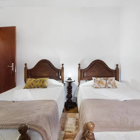 Casa Do Adro Do بيت للعطل *